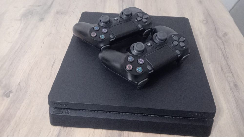 Продам PlayStation 4