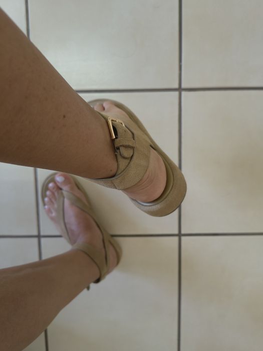 Sandale din piele întoarsă Mango