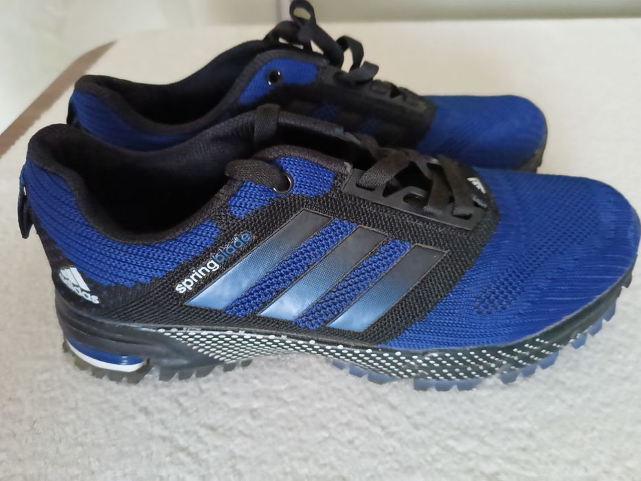 Продам кроссовки адидас