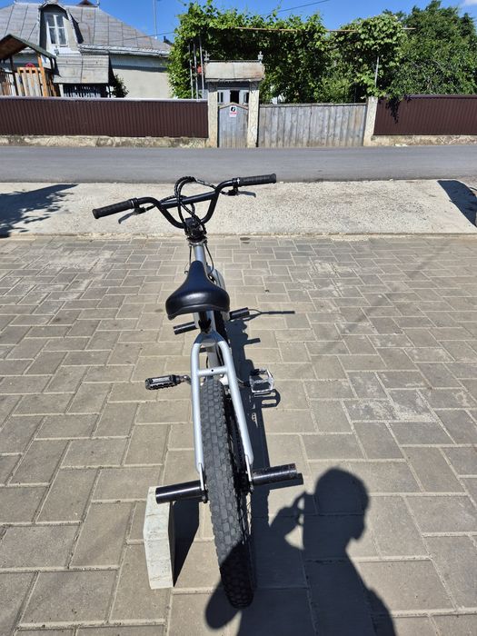 Vând bmx trek 10