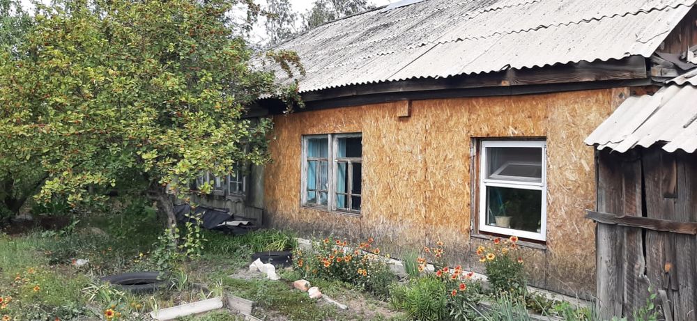 Продаётся дом с большим участком.