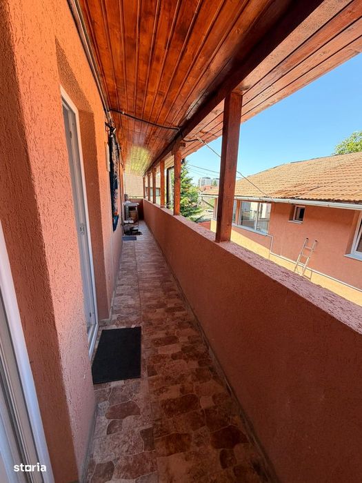 Garsonieră de închiriat, balcon și terasă — fotografia 2