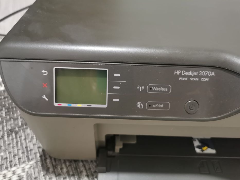 Vând imprimanta HP Deskjet 3070A