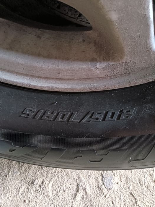Продам резину 205,70,15