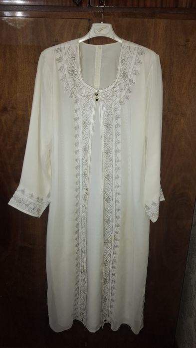 Ko'ylak dvo'yka sotiladi!