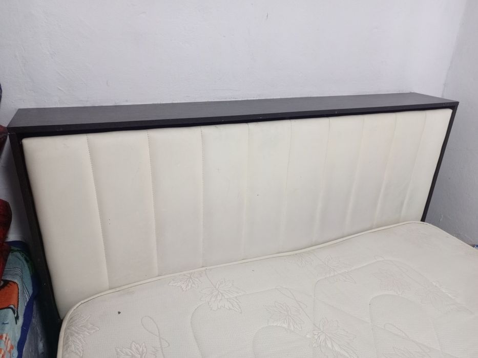 Продам двухспальную кровать с Матрасом