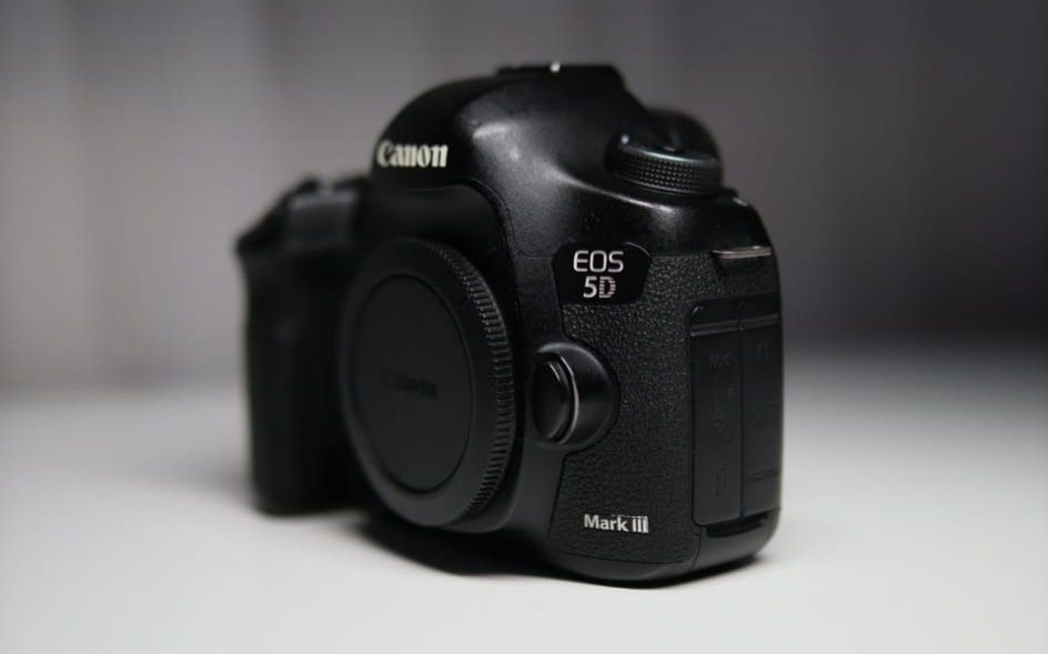 DSLR profesional  full frame Canon 5d mark iii