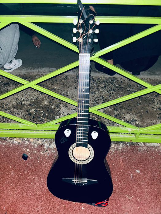 Гитара           .