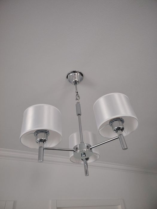 3 lustre de vânzare