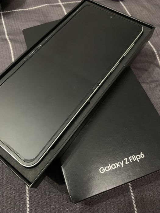 Продаю Samsung Flip6