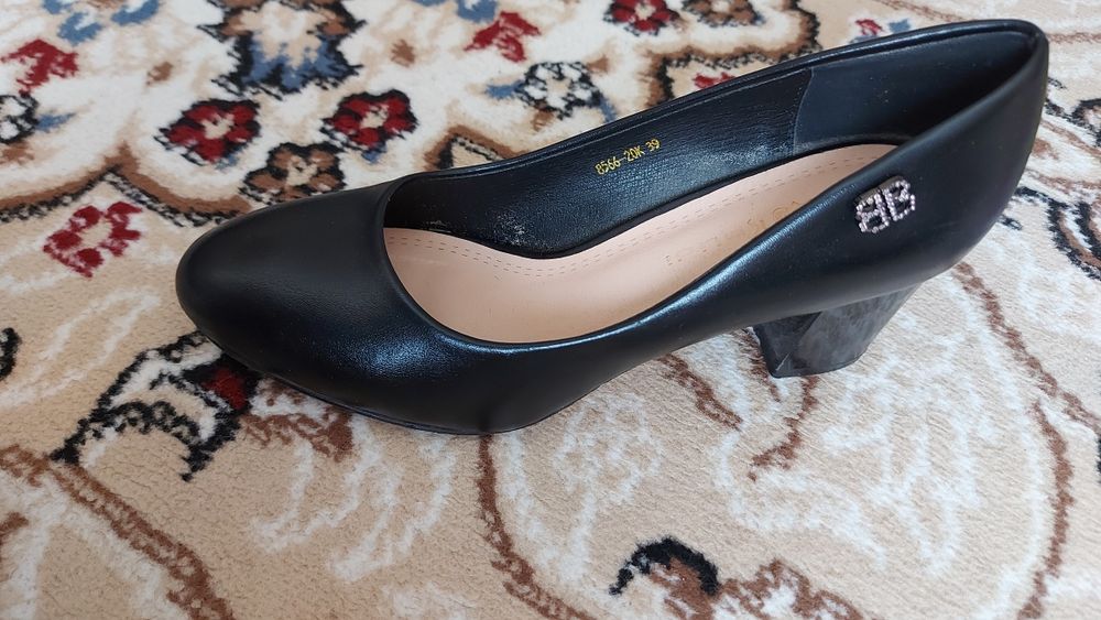 Продам женскую обувь