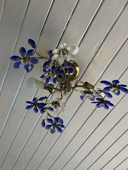 Продаются люстры