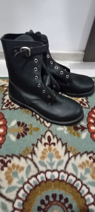 Vând bocanci militari