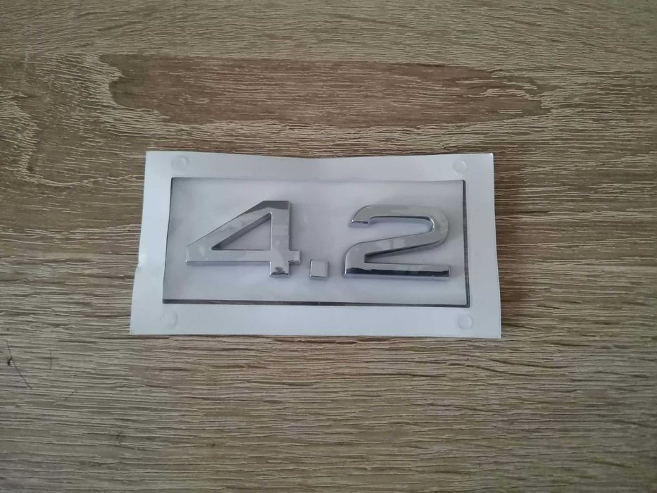 сребриста емблема Audi 4.2