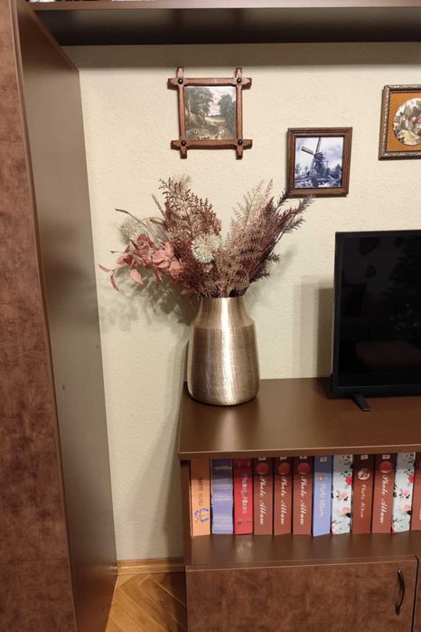 Голяма алуминиева ваза с модерен дизайн