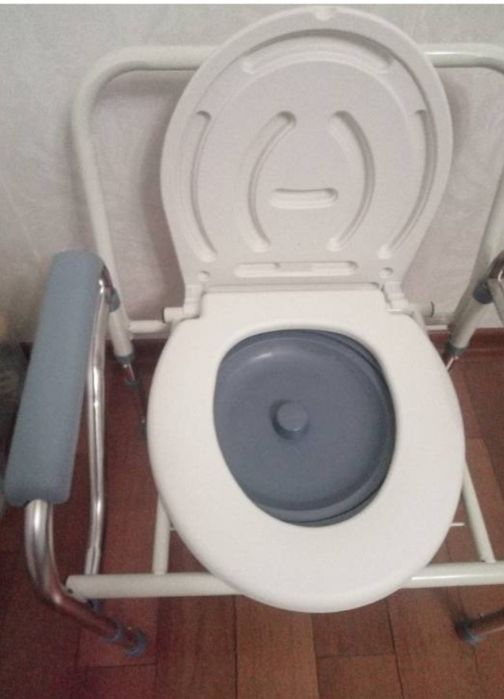 Продаю кресло-туалет для инвалидов и пожилых людей. Новый
для людей с