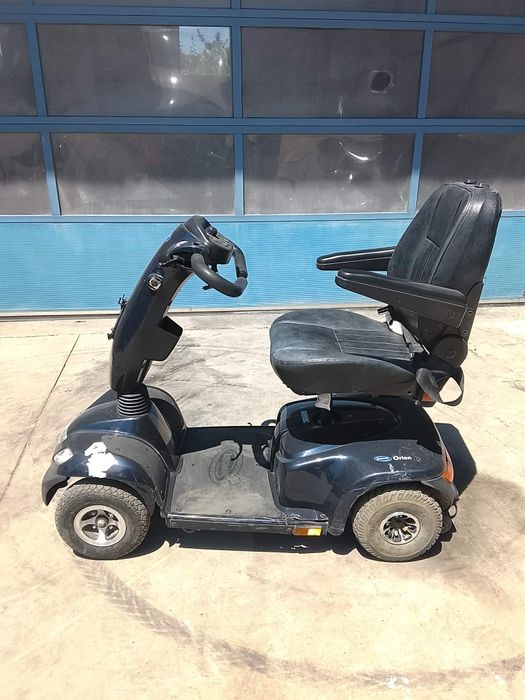 Cărucior scuter electric pentru persoane cu dizabilități sau bătrâni
