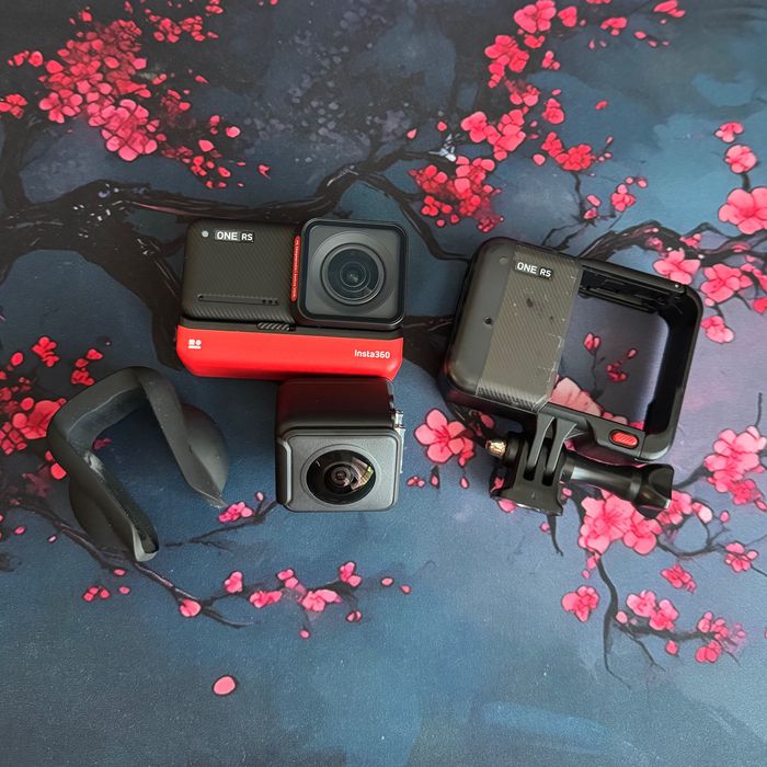 Insta360 ONE RS Twin Edition + 64GB microSD карта