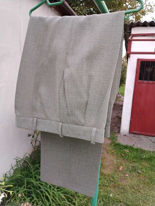 Costum barbati - marimea 54 - calitate si stare foarte buna