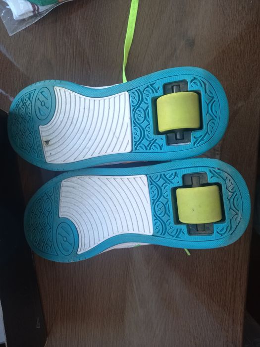 Кроссовки с колесиками