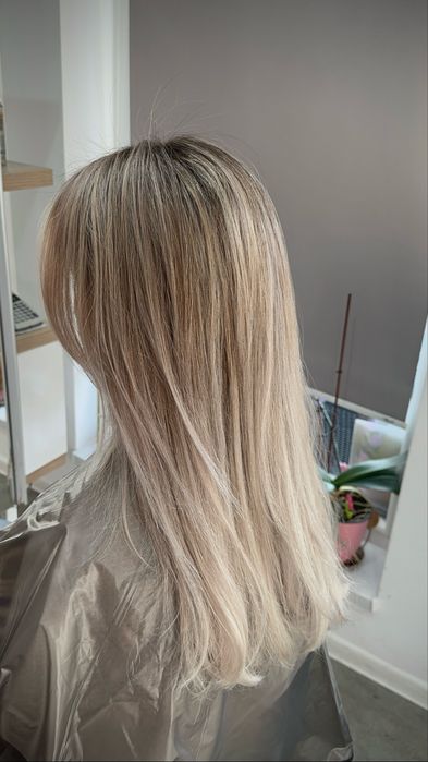 Servicii de coafor tuns vopsit cofura de ocazie in salon