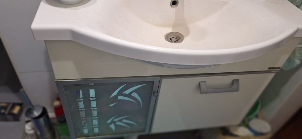 Продам раковину со шкафом