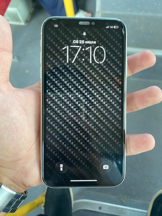 продаю iphone 11