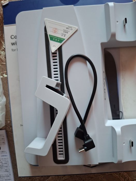 Stand racire vertical PS5, , Statie de incarcare duala contine