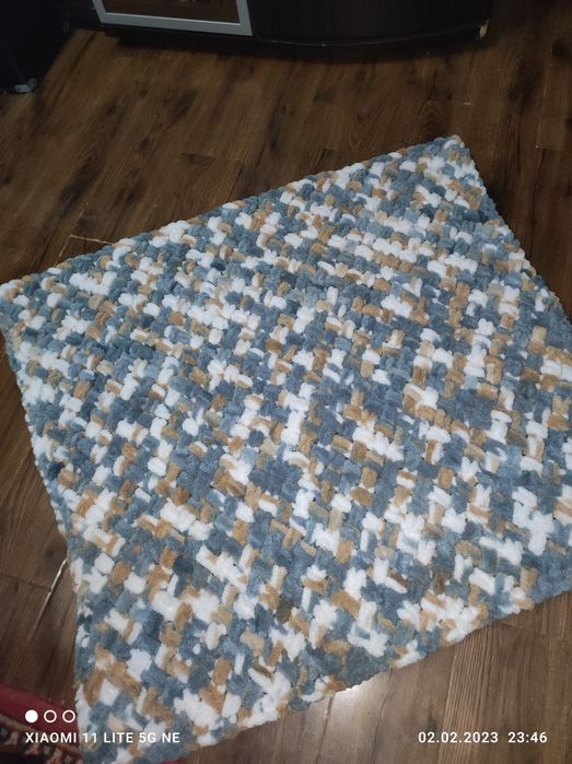 Продаются новые пледы из пряжи Alize Puffy