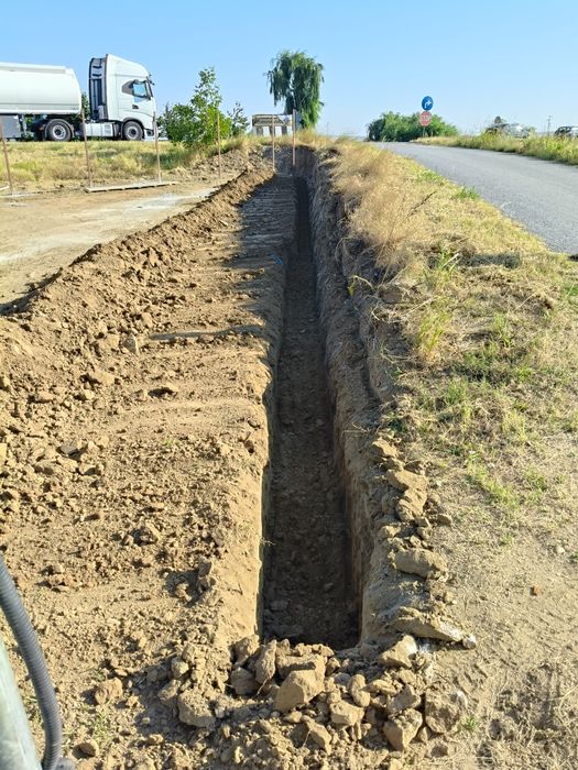 Închiriez miniexcavator