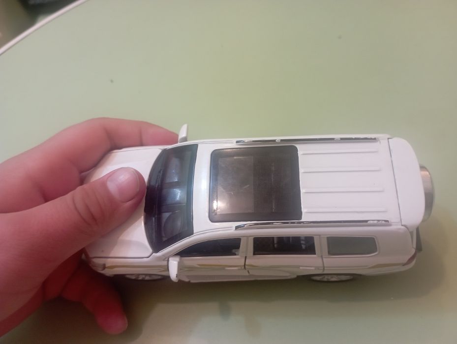 Продам игрушку машинку