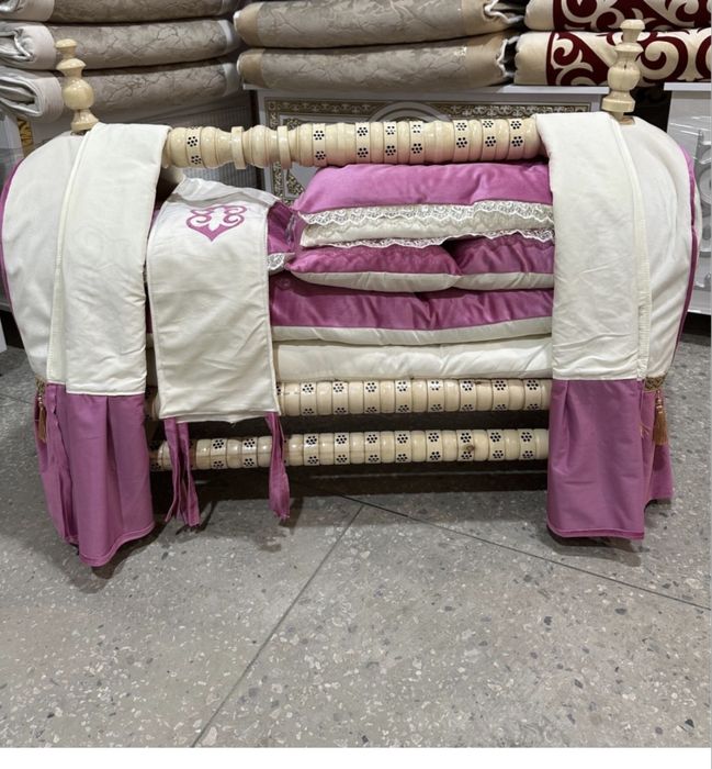 Бесик срочно продам