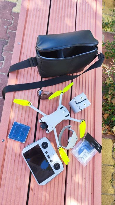 Продавам дрон DJI Mini 3 pro с аксесоари