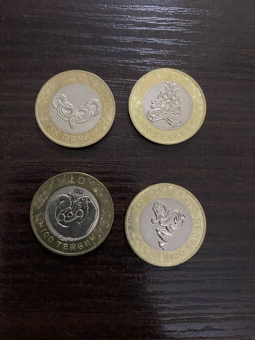 Монеты. достоинством 100 т