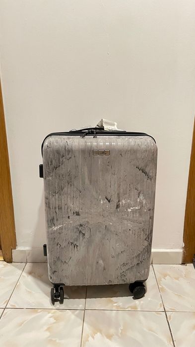 Valiză de călătorie de 23 kg, în stare foarte bună