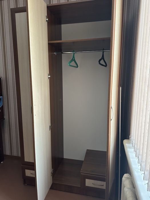 Шифоньер трех створчатый