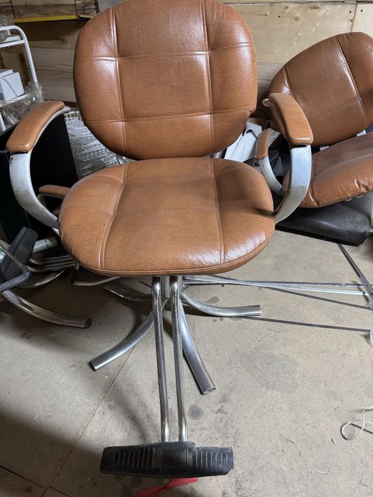 Парикмахерское кресло