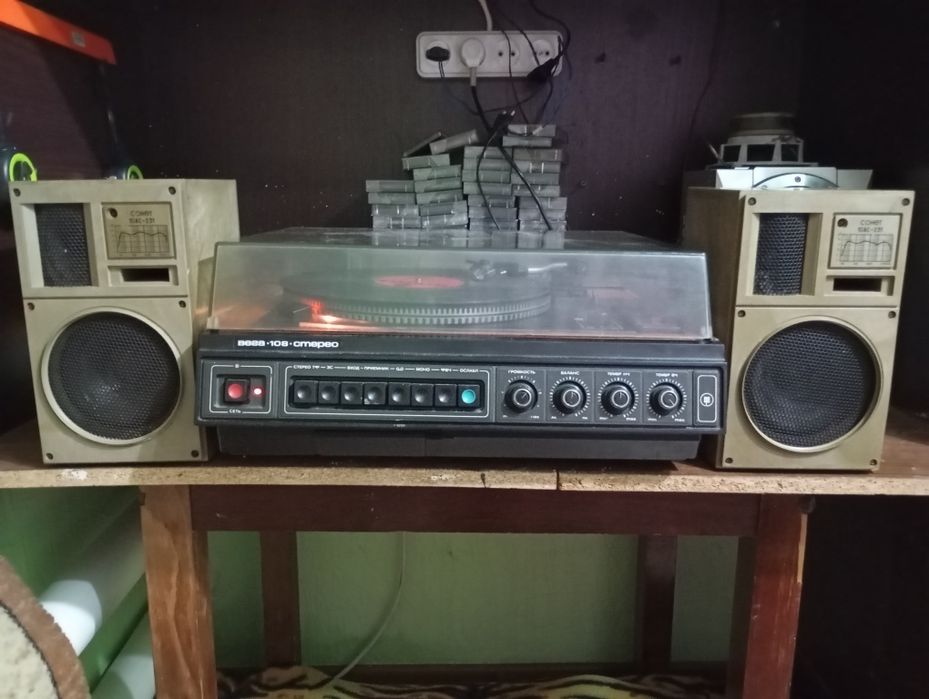 Проигрыватель пластинок Вега .