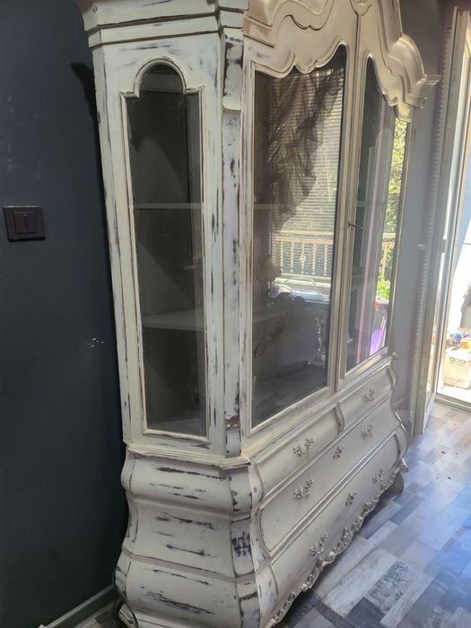 Старинна витрина