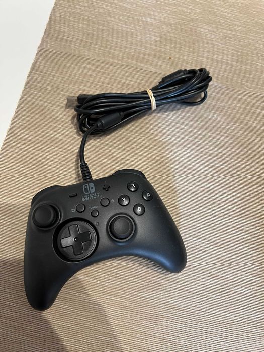 Nintendo Switch + Pro Controller и още два + 6 игри