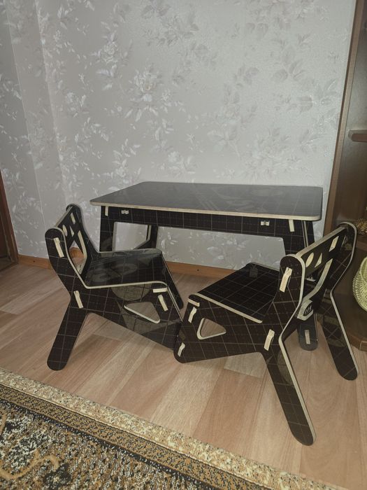 Столик и стульчики для ребёнка