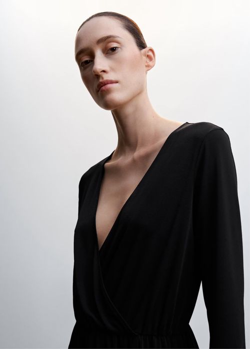 MANGO Къса черна рокля с дълъг ръкав