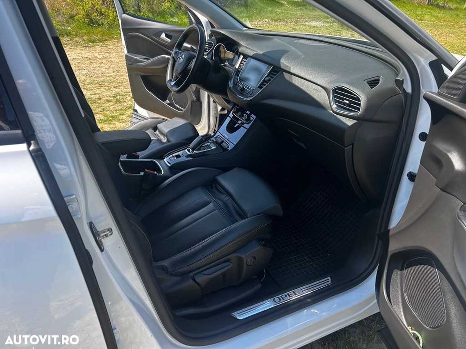 Opel GrandlandX Plug-in-Hybrid4 ,4X4,1.6, 300 cp,pret 16.750 euro- factura cu TVA deductibil