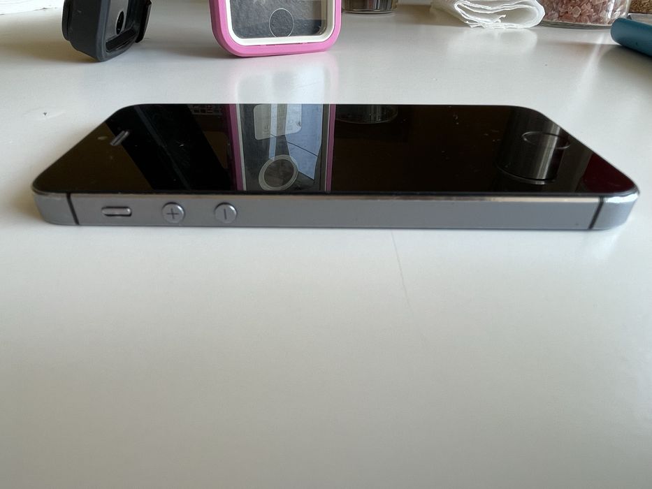 Iphone 5S 32GB с Otter box удароустойчиви