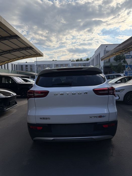 JETOUR X70S электромобиль 7 местный