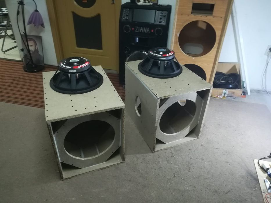 Vand/schimb doi basi impecabili din orce punct de vedere