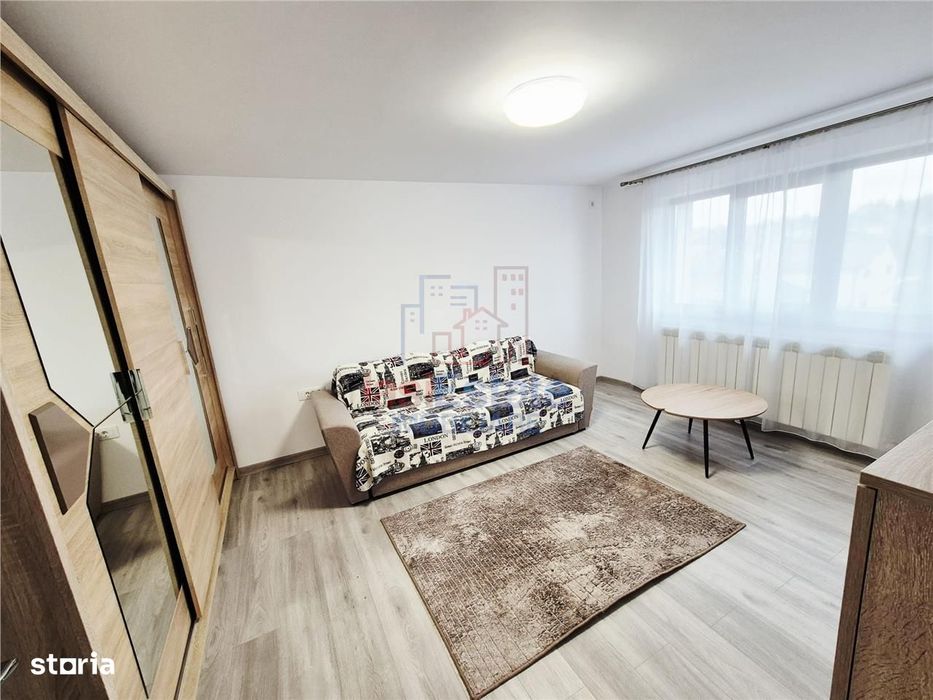 Apartament cu  camere decomandat de inchiriat