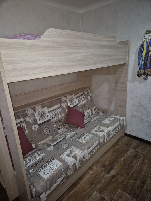 Продаётся  двухярусная кровать.