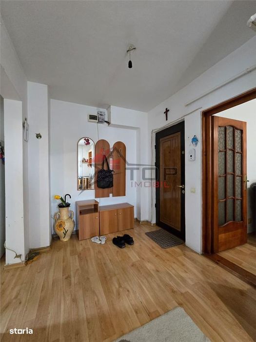 Piata Alexandru - Milcov, 2 camere decomandat cu 2 balcoane, liber