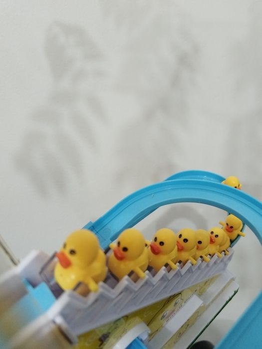 Игрушка ,, уточки на горке"